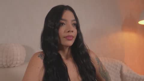 Snapshot of sarah_hiill chatting on 24, 10, 2025 online show from 24, 10, 2025