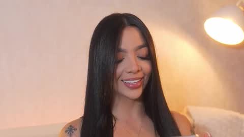 Snapshot of sarah_hiill chatting on 28, 10, 2025 online show from 28, 10, 2025