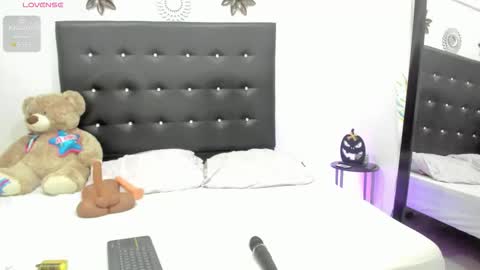 sarah_lowee online show from 22, 10, 2025