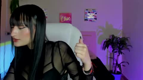 Sarah Ramirez online show from 6, 2, 2025