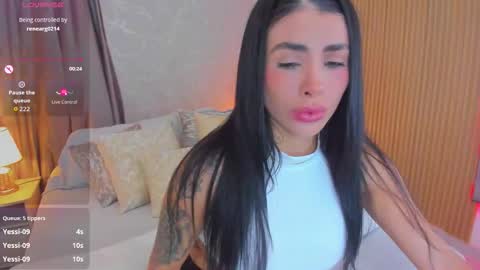 Snapshot of sarah_stonne_ chatting on 15, 10, 2025 Sarah online show from 15, 10, 2025
