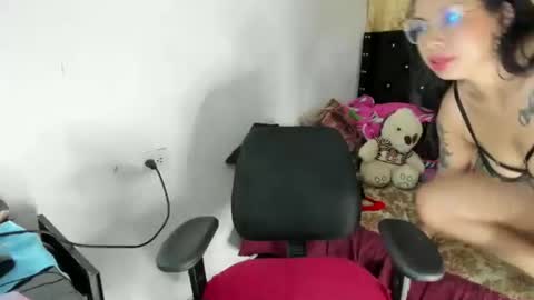 Snapshot of sarah_sweett chatting on 11, 10, 2025 Sarah online show from 11, 10, 2025