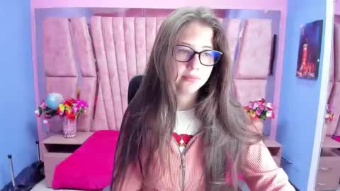Snapshot of sarah_sweett_ chatting on 4, 10, 2025 Sarah online show from 4, 10, 2025
