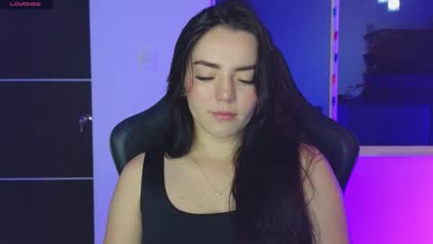 Snapshot of sarah_swtt chatting on 5, 10, 2025 - next broadcast 28 nov  7 pm Col online show from 5, 10, 2025