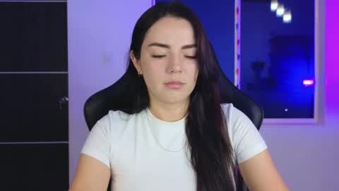 Snapshot of sarah_swtt chatting on 11, 10, 2025 - next broadcast 28 nov  7 pm Col online show from 11, 10, 2025