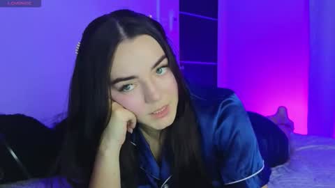 Snapshot of sarah_swtt chatting on 25, 11, 2025 - next broadcast 28 nov 7 pm Col online show from 25, 11, 2025