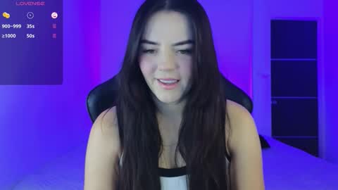 Snapshot of sarah_swtt chatting on 28, 11, 2025 - next broadcast 28 nov 7 pm Col online show from 28, 11, 2025