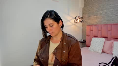 Sarah Deyvis online show from 12, 1, 2025