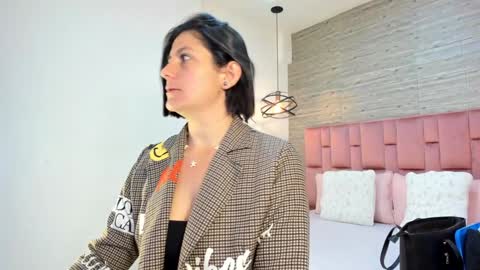 Sarah Deyvis online show from 16, 1, 2025