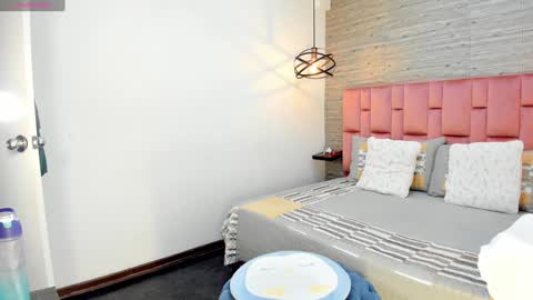 Sarah Deyvis online show from 28, 1, 2025