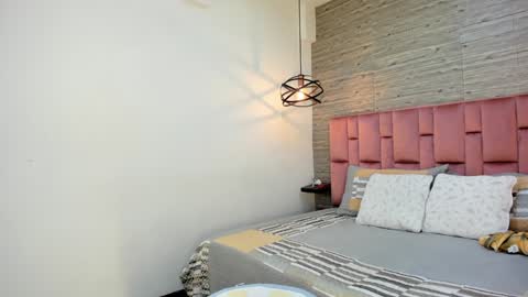 Sarah Deyvis online show from 6, 2, 2025