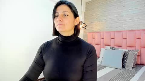 Sarah Deyvis online show from 6, 3, 2025