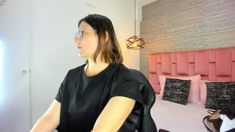 Sarah Deyvis online show from 28, 9, 2025