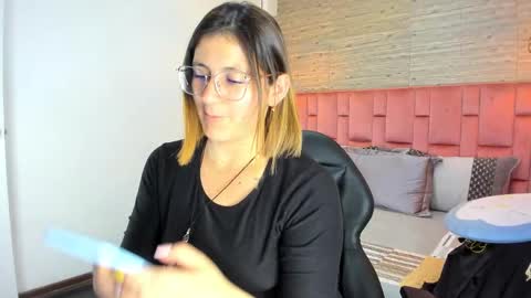 Sarah Deyvis online show from 2, 10, 2025