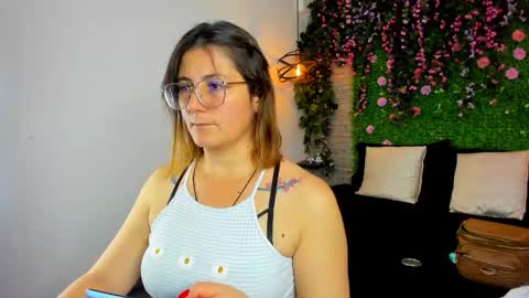 Sarah Deyvis online show from 8, 11, 2025