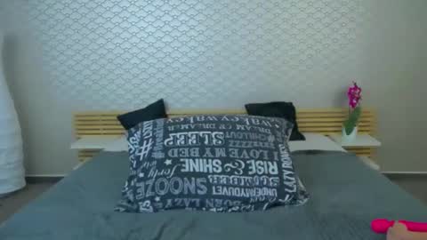 SarahEshley online show from 12, 1, 2025