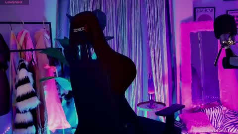 Snapshot of sarahholly chatting on 20, 4, 2026 Divine Sarah NONUDE model online show from 20, 4, 2026