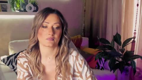 Snapshot of sarahholly chatting on 9, 5, 2026 Divine Sarah NONUDE model online show from 9, 5, 2026