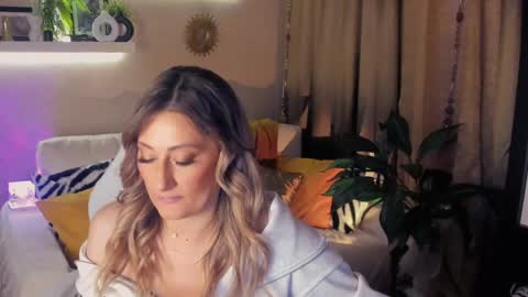 Snapshot of sarahholly chatting on 11, 5, 2026 Divine Sarah NONUDE model online show from 11, 5, 2026