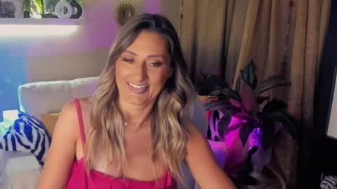 Snapshot of sarahholly chatting on 18, 5, 2026 Divine Sarah NONUDE model online show from 18, 5, 2026