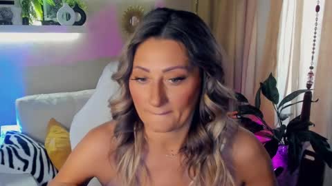 Snapshot of sarahholly chatting on 31, 5, 2026 Divine Sarah NONUDE model online show from 31, 5, 2026