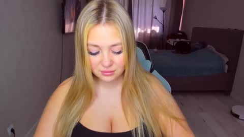 Snapshot of sarahmils chatting on 6, 5, 2026 Sarah online show from 6, 5, 2026