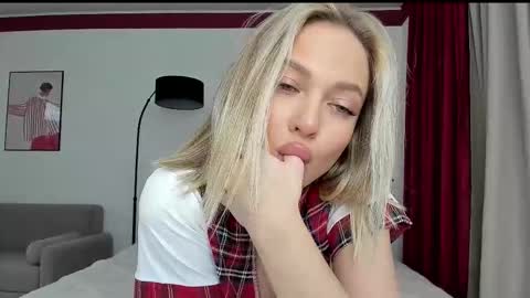 sarahphyllis online show from 2, 10, 2025