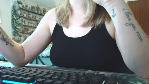 Snapshot of sarahpmummy chatting on 11, 6, 2026 Sarah online show from 11, 6, 2026