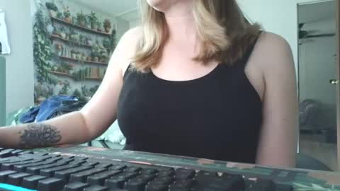 Snapshot of sarahpmummy chatting on 12, 6, 2026 Sarah online show from 12, 6, 2026
