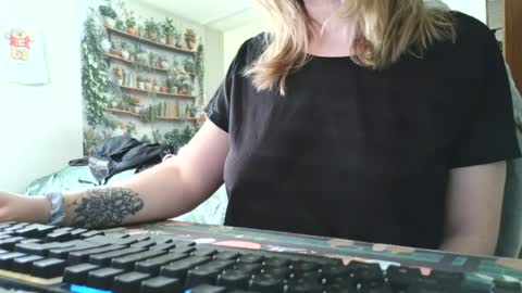 Snapshot of sarahpmummy chatting on 24, 6, 2026 Sarah online show from 24, 6, 2026