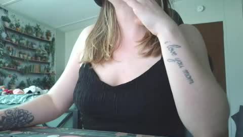 Snapshot of sarahpmummy chatting on 15, 7, 2026 Sarah online show from 15, 7, 2026