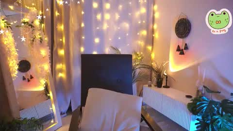 Snapshot of sarahson chatting on 14, 10, 2025 vacation 16-30 of november caucht me in insta online show from 14, 10, 2025