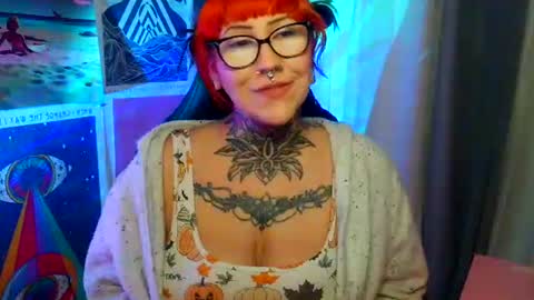 Snapshot of saraht666 chatting on 2, 11, 2025 Sarah T online show from 2, 11, 2025