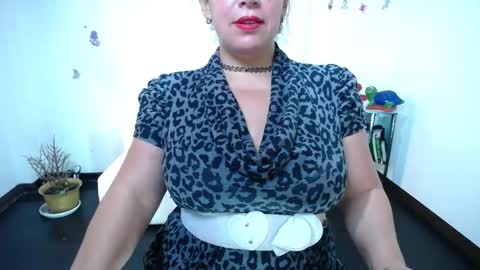 Saraloves online show from 18, 12, 2024