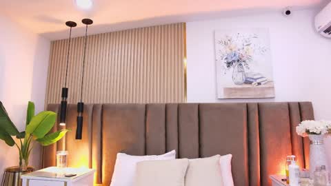 Sara Lugo  online show from 1, 4, 2026