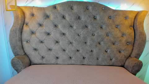 Snapshot of sarasaenz__ chatting on 27, 12, 2024 online show from 27, 12, 2024