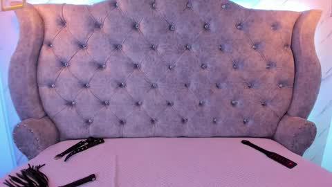 Snapshot of sarasaenz__ chatting on 27, 12, 2024 online show from 27, 12, 2024