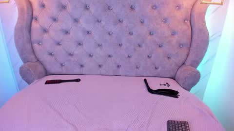 Snapshot of sarasaenz__ chatting on 4, 1, 2025 online show from 4, 1, 2025