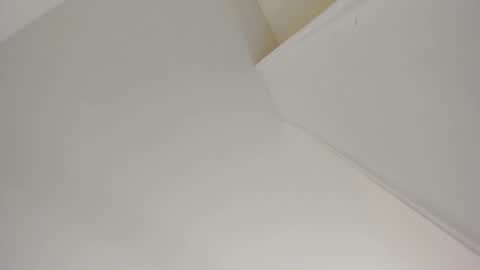 Snapshot of sarasaenz__ chatting on 27, 1, 2025 online show from 27, 1, 2025