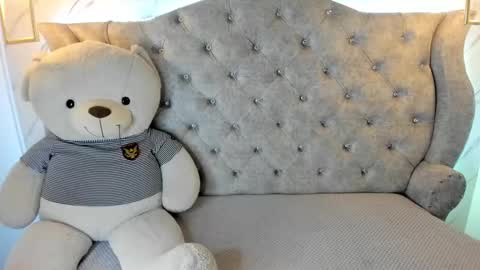 Snapshot of sarasaenz__ chatting on 14, 2, 2025 online show from 14, 2, 2025