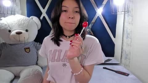 Snapshot of sarasaenz__ chatting on 11, 3, 2025 online show from 11, 3, 2025