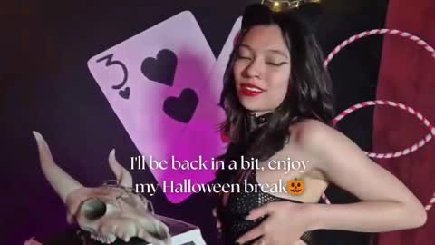 Snapshot of sarasaenz__ chatting on 10, 10, 2025 online show from 10, 10, 2025