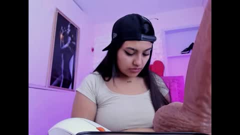 Snapshot of sarastonesx chatting on 25, 9, 2025 sarastonesx online show from 25, 9, 2025