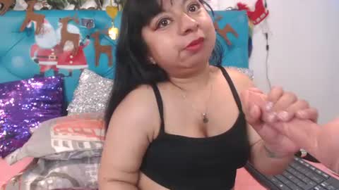 Snapshot of sarawiills chatting on 17, 12, 2024 Sara Wills online show from 17, 12, 2024