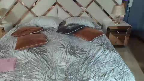 Sara Rivera online show from 4, 10, 2025