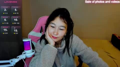 Snapshot of saraxray chatting on 8, 9, 2025 Sara online show from 8, 9, 2025