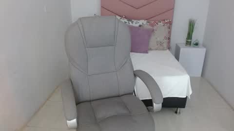 Saray Vega online show from 4, 11, 2025