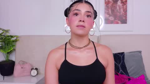 Snapshot of saritabratz chatting on 15, 11, 2025 Sara online show from 15, 11, 2025