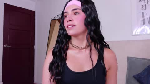 Snapshot of saritabratz chatting on 18, 11, 2025 Sara online show from 18, 11, 2025