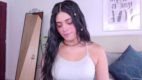 Snapshot of saritabratz chatting on 19, 11, 2025 Sara online show from 19, 11, 2025